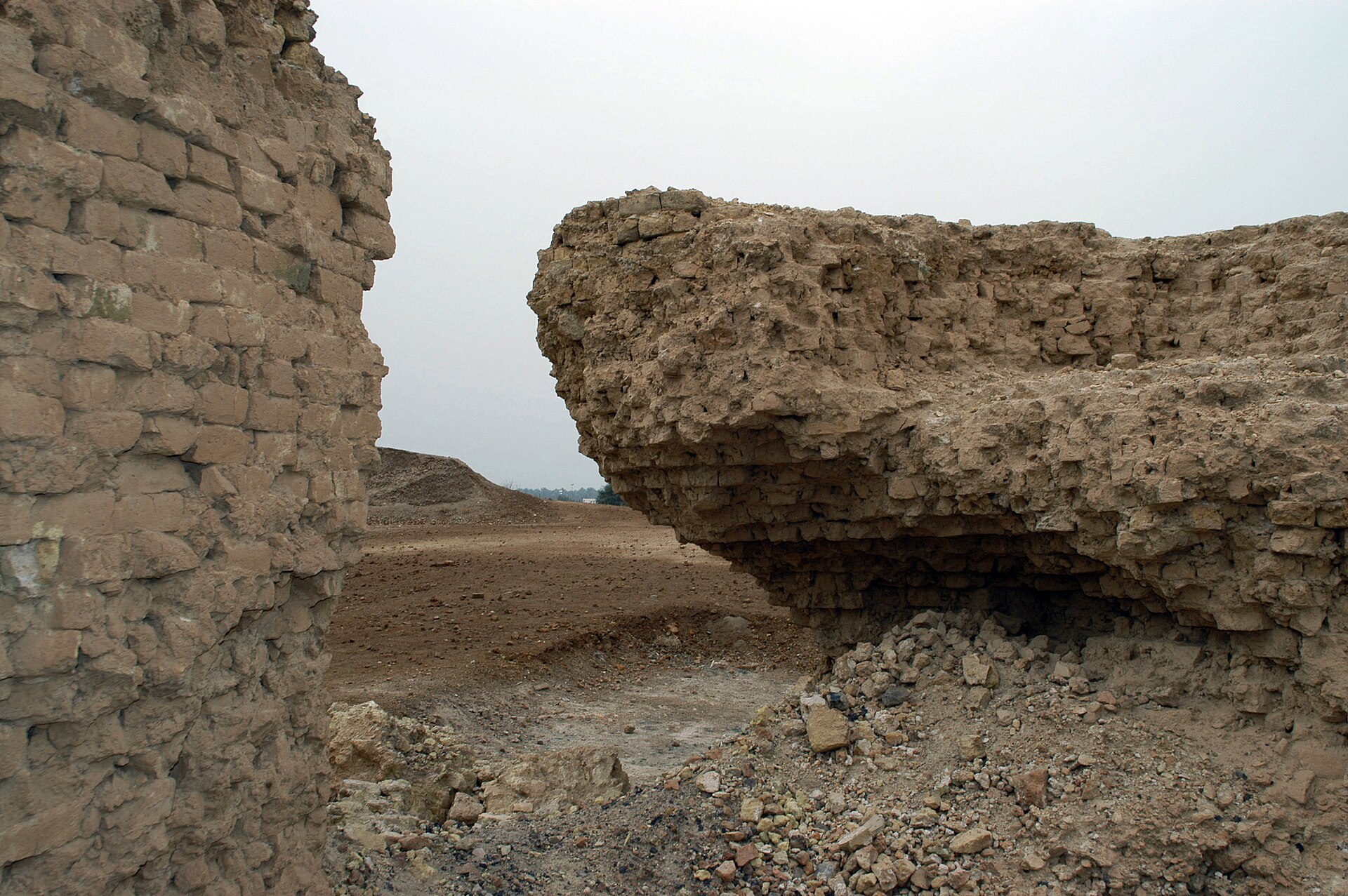 Archaeological site in the Iraqi plain south of Baghdad
