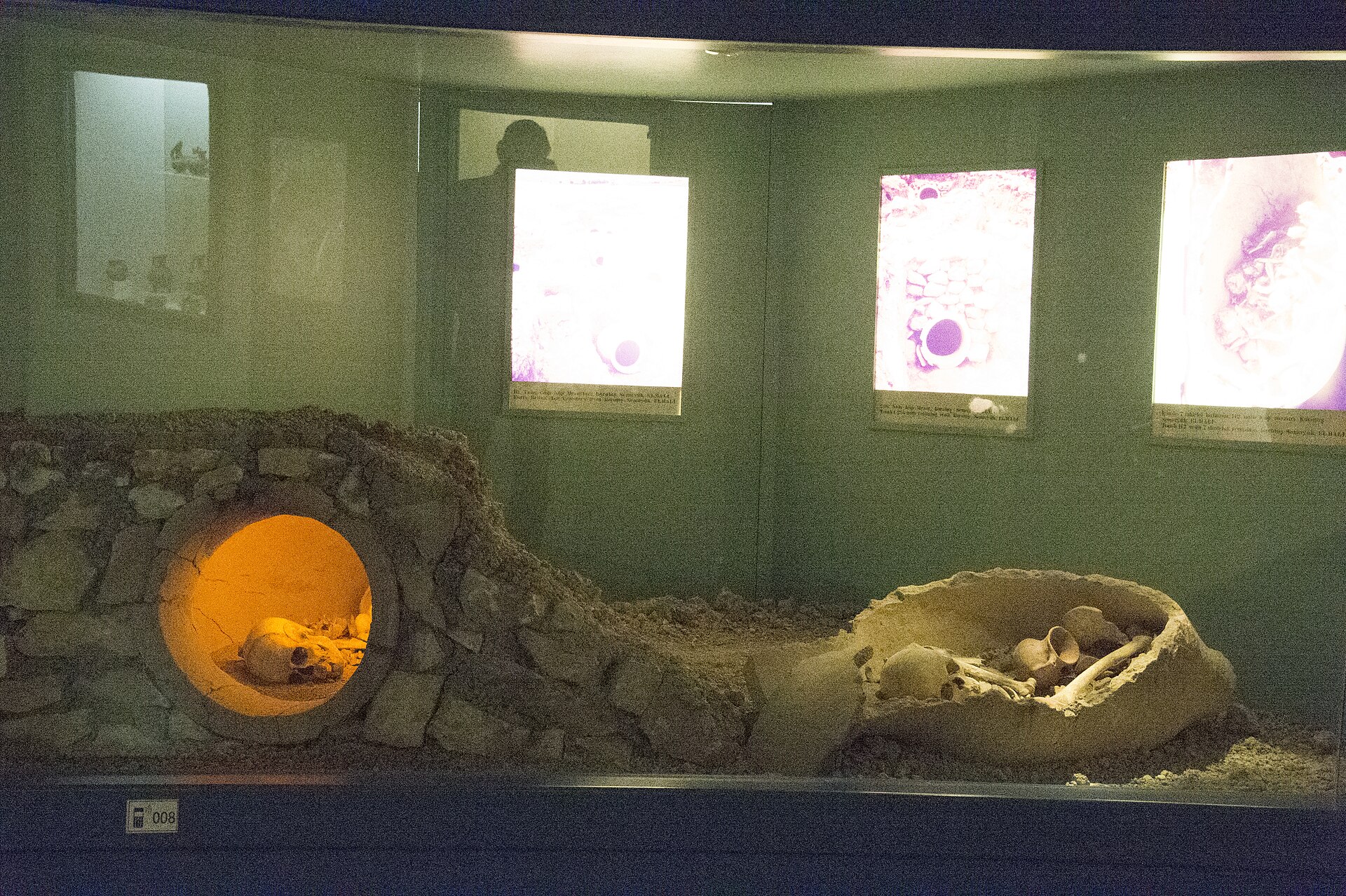 Large storage jar laid on its side containing a burial