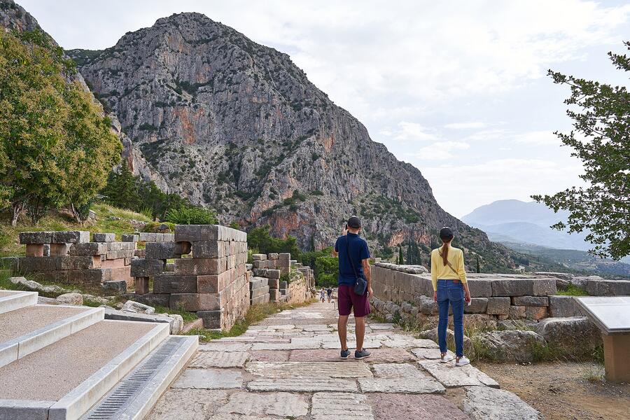 The Sacred Way in the Sanctuary of Apollo