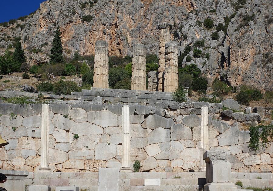 Polygonal wall below the Temple of Apollo