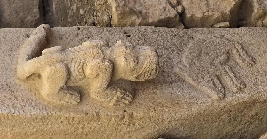 Crouching predator relief on pillar P27, Enclosure C