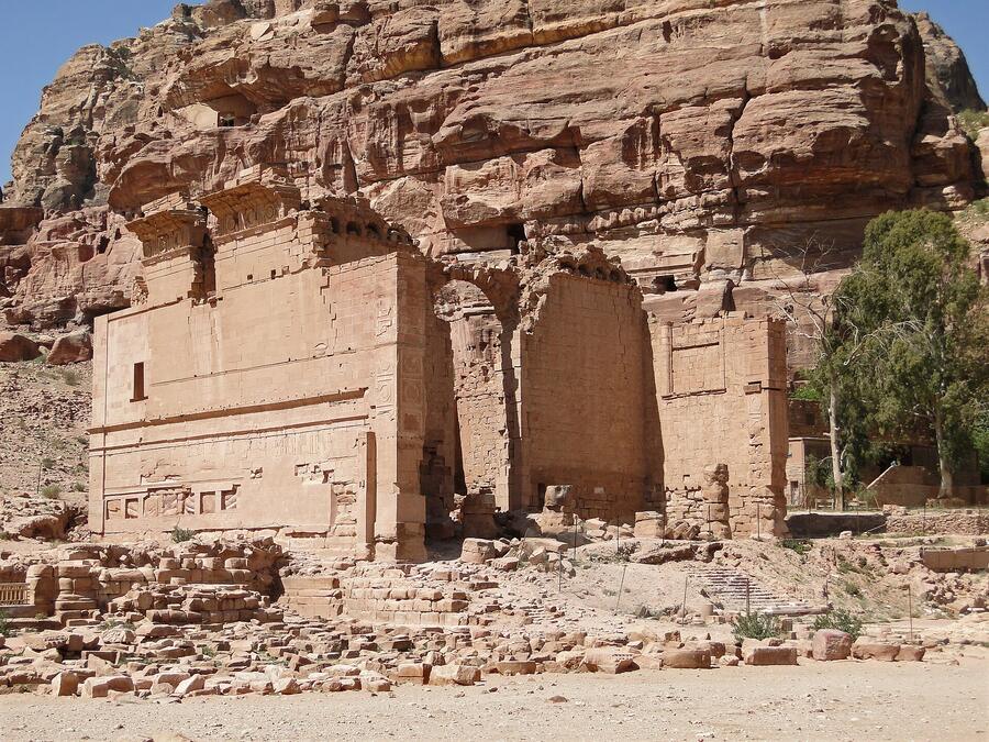Qasr al-Bint temple